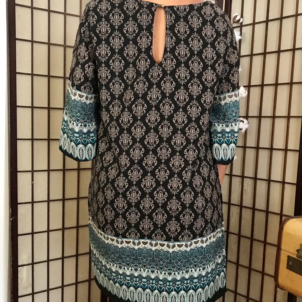 Patterned Shift Dress - Picture 3 of 8